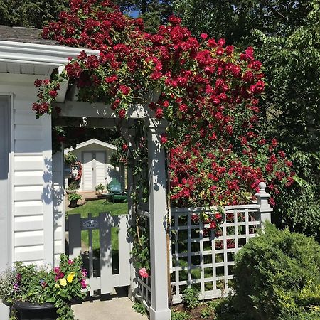 Alexandria House Bed & Breakfast West Kelowna Esterno foto
