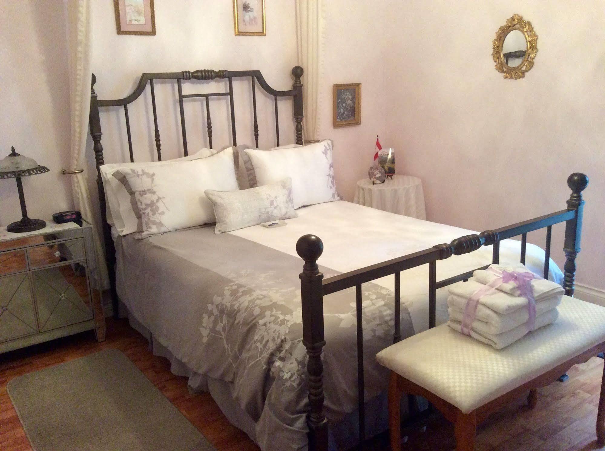 Alexandria House Bed & Breakfast West Kelowna Esterno foto