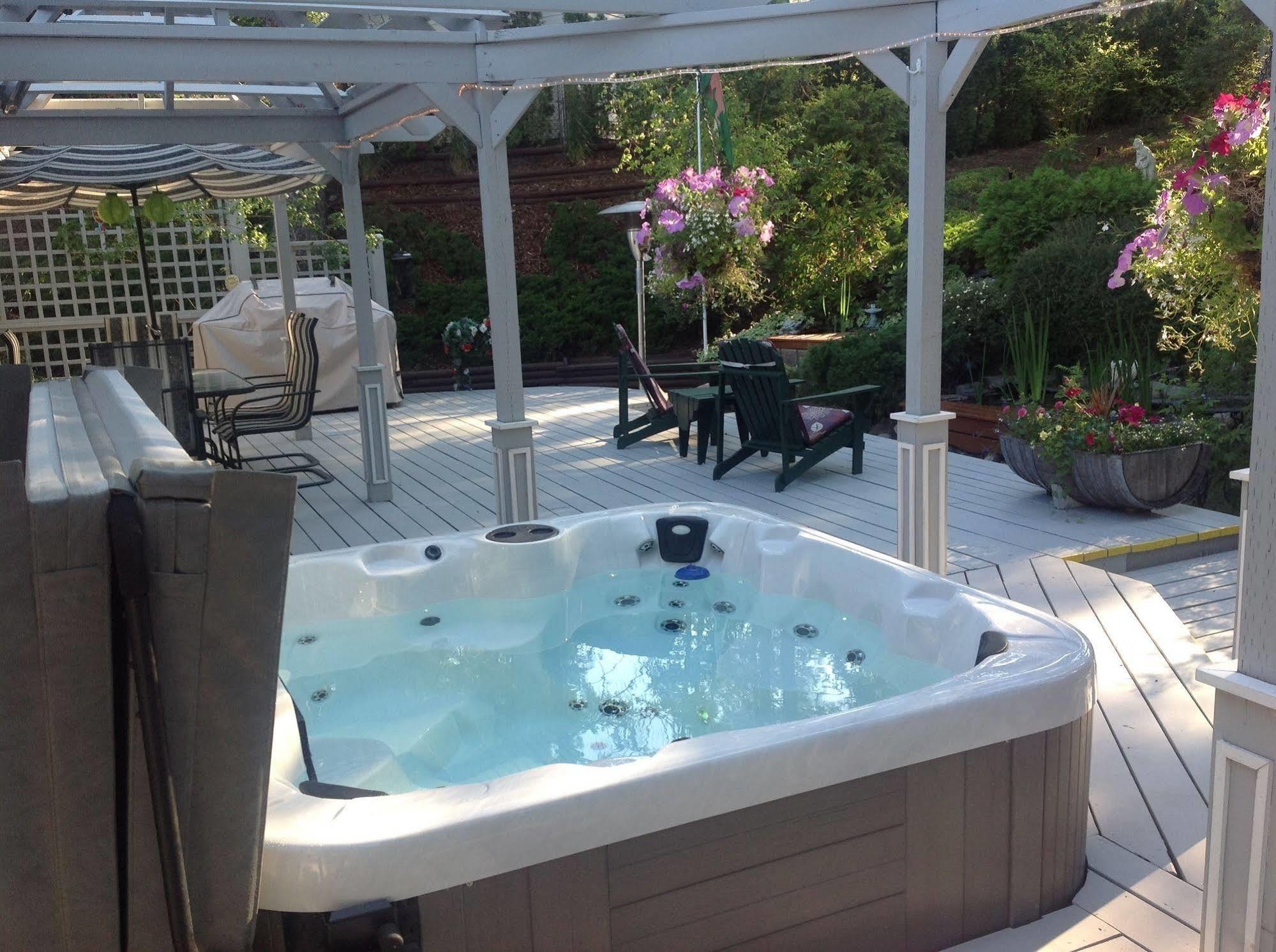 Alexandria House Bed & Breakfast West Kelowna Esterno foto
